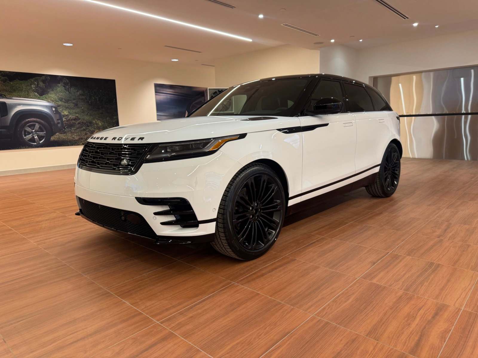2026 Land Rover Range Rover Velar Dynamic SE