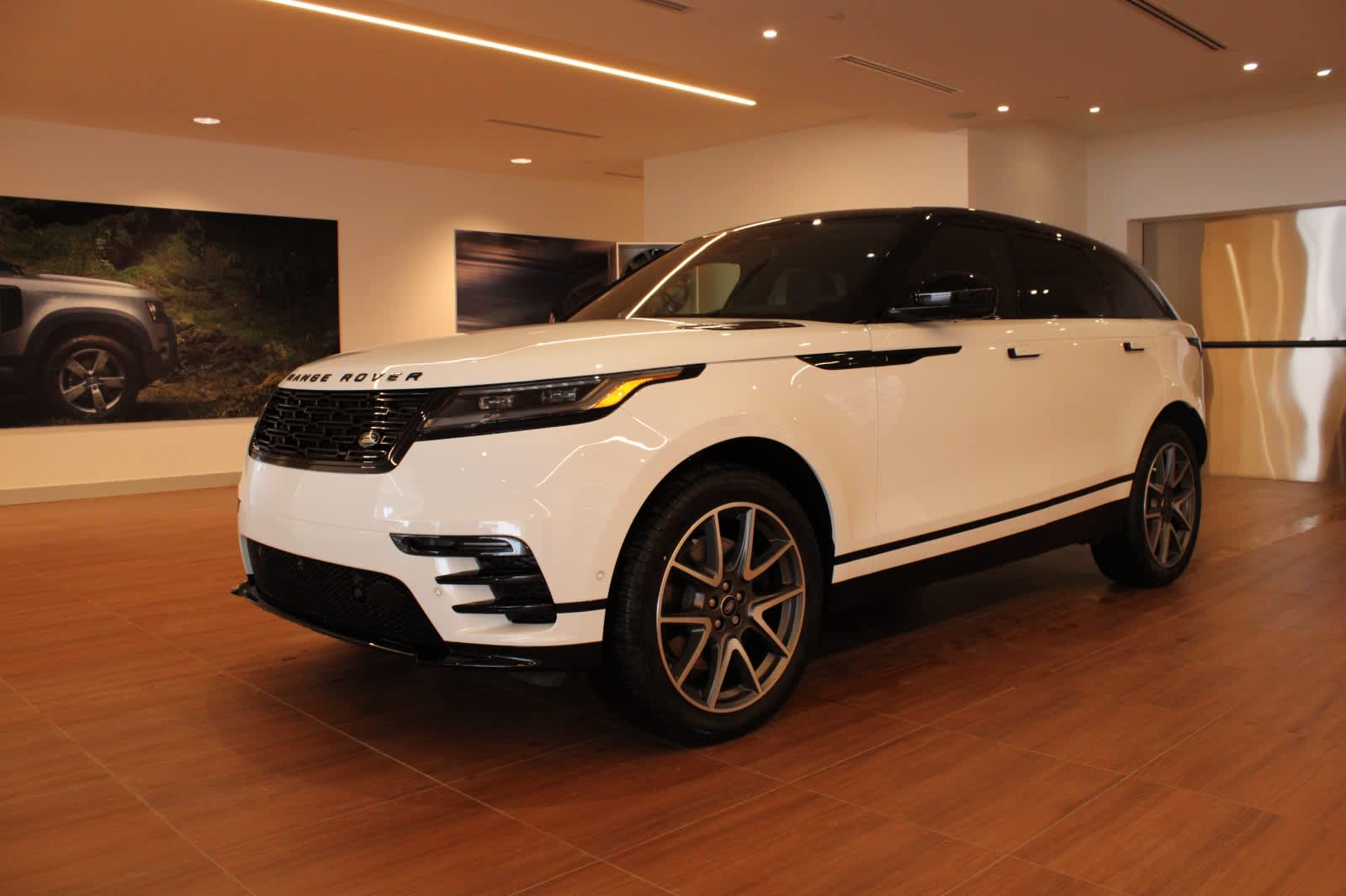 2026 Land Rover Range Rover Velar Dynamic SE