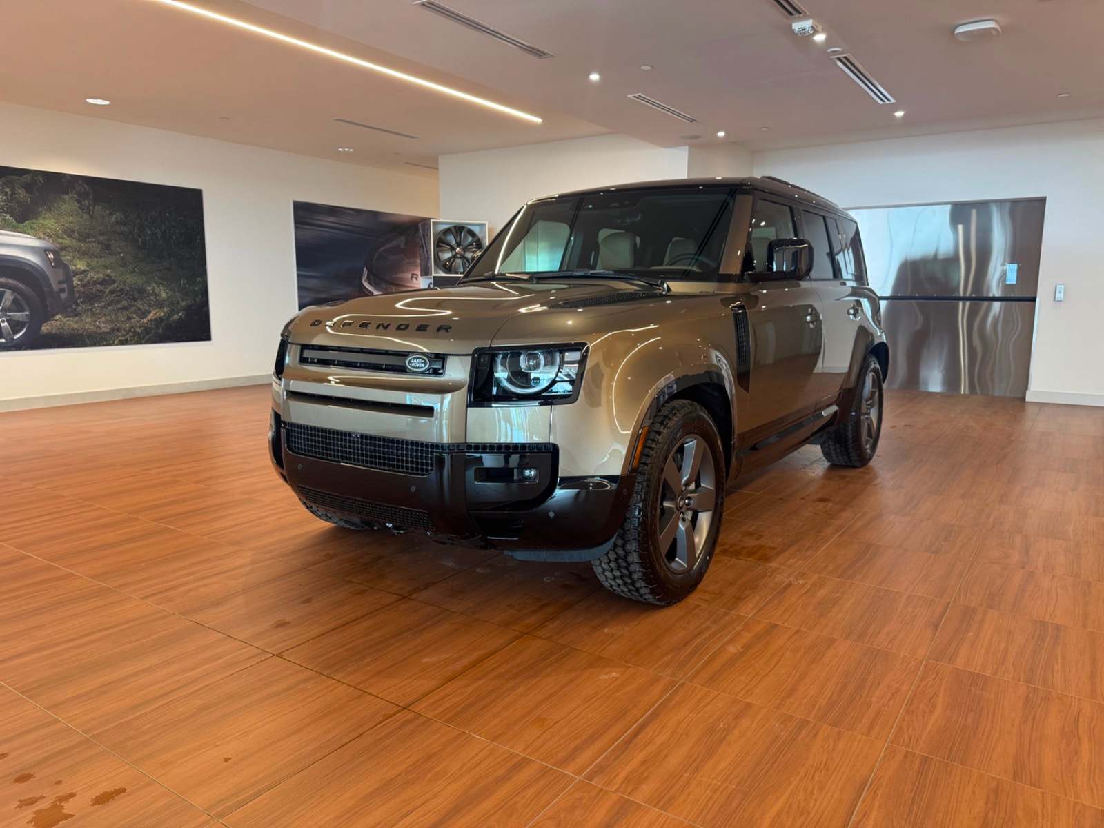 2026 Land Rover Defender X-Dynamic SE