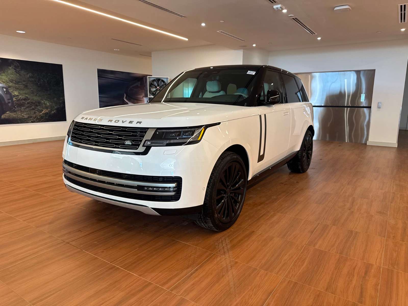 2026 Land Rover Range Rover SE