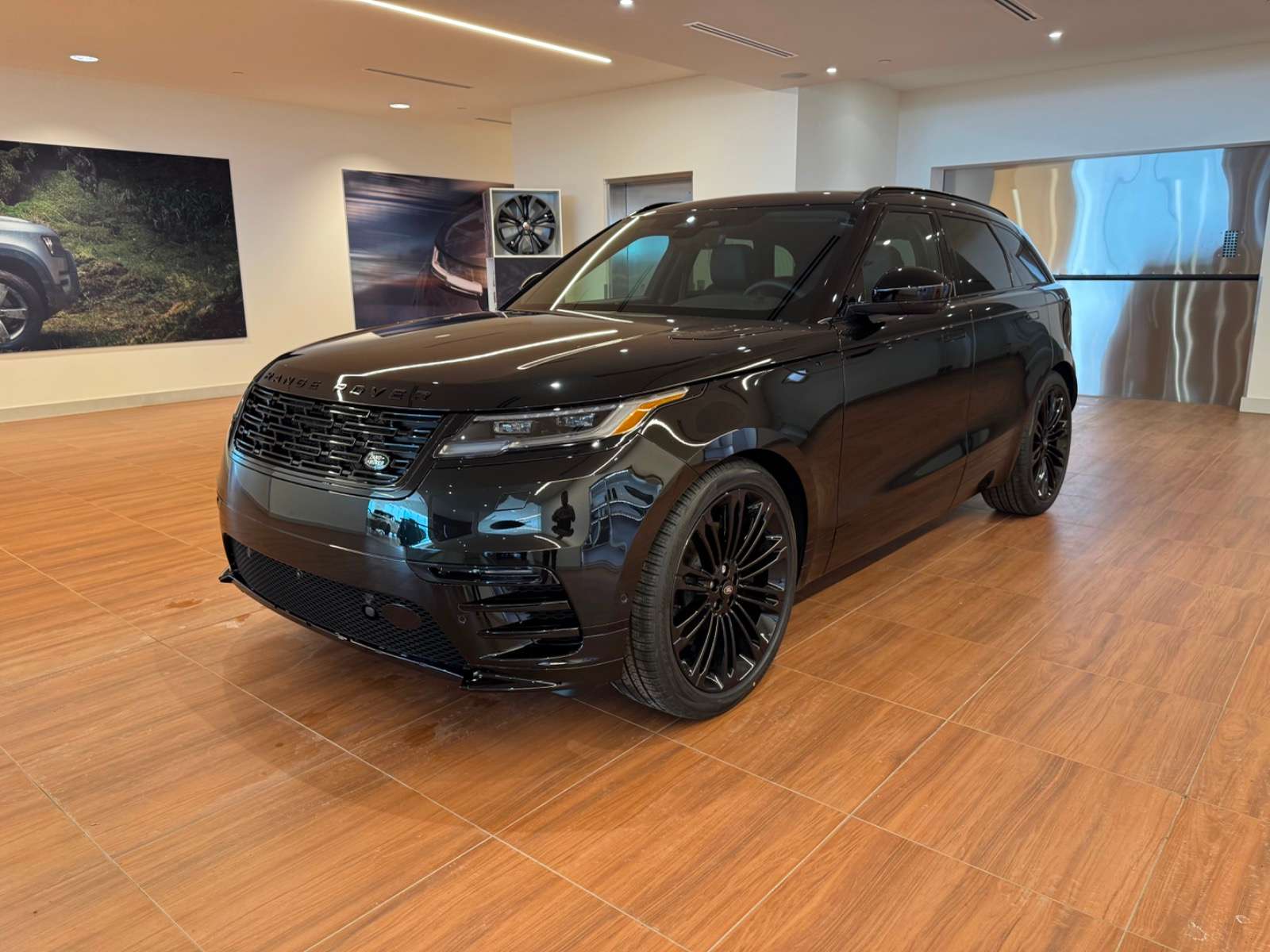 2026 Land Rover Range Rover Velar Dynamic SE