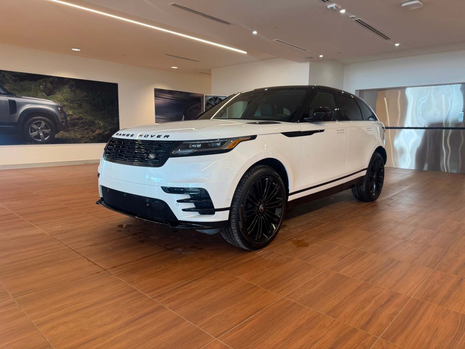 2026 Land Rover Range Rover Velar Dynamic SE