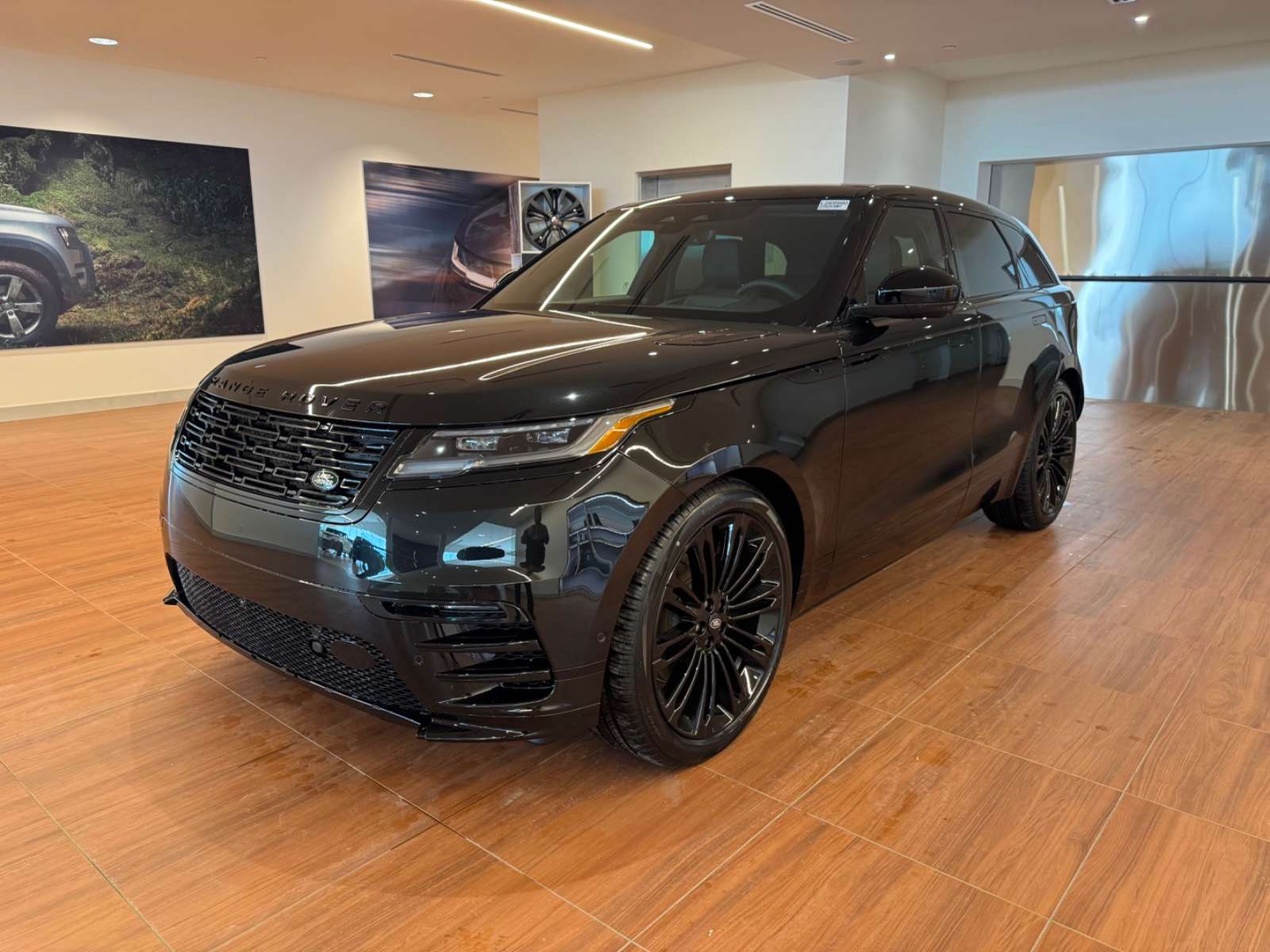 2026 Land Rover Range Rover Velar Dynamic SE