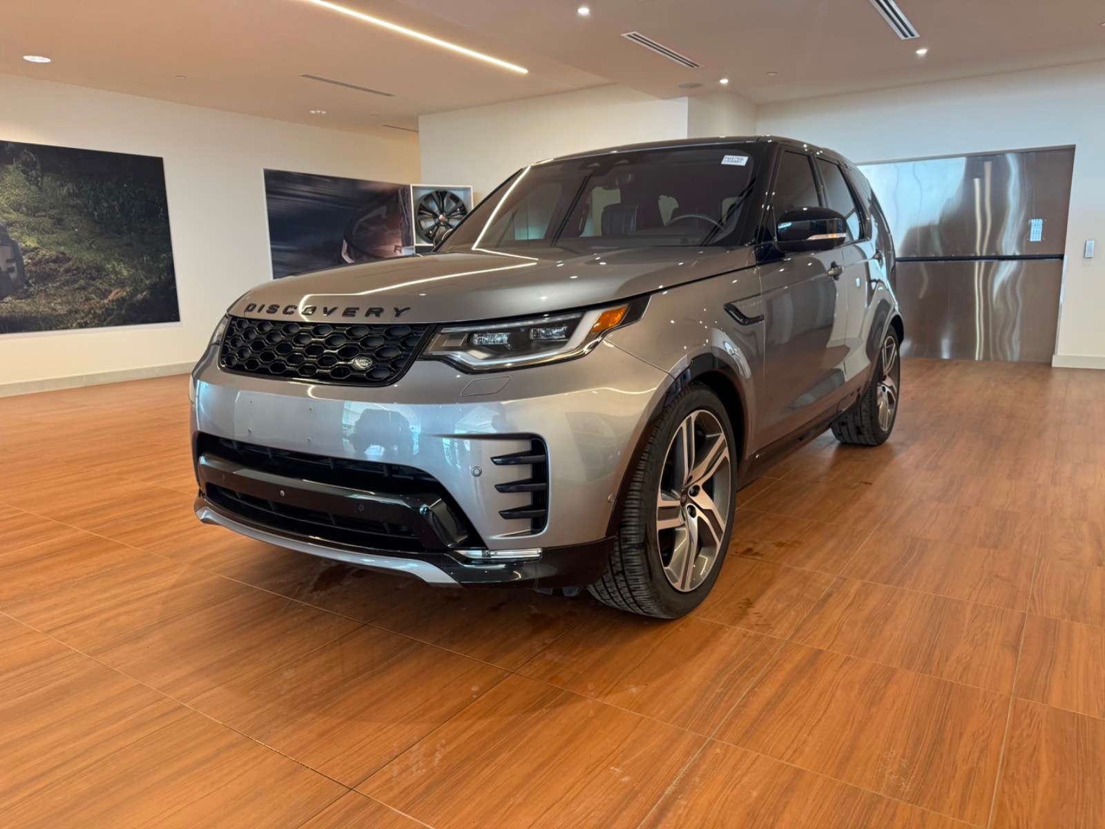 2022 Land Rover Discovery R-Dynamic S