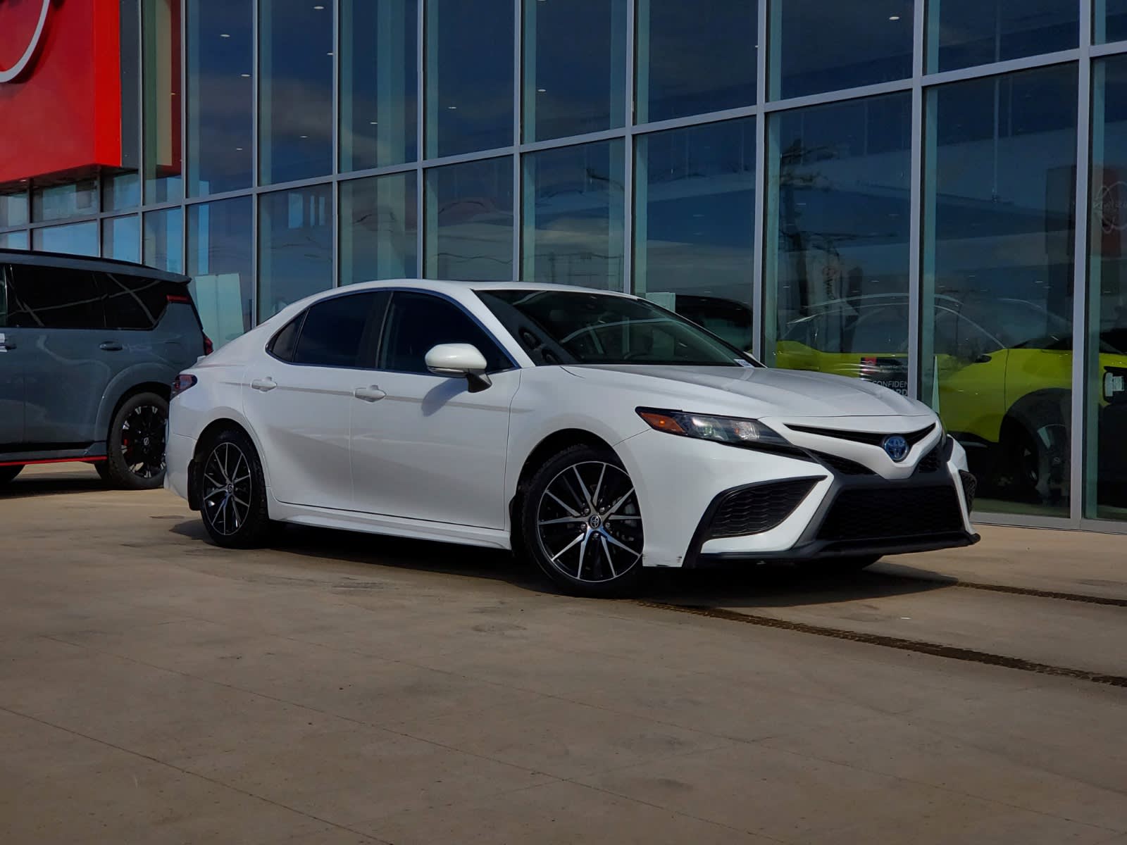 2024 Toyota Camry Hybrid SE