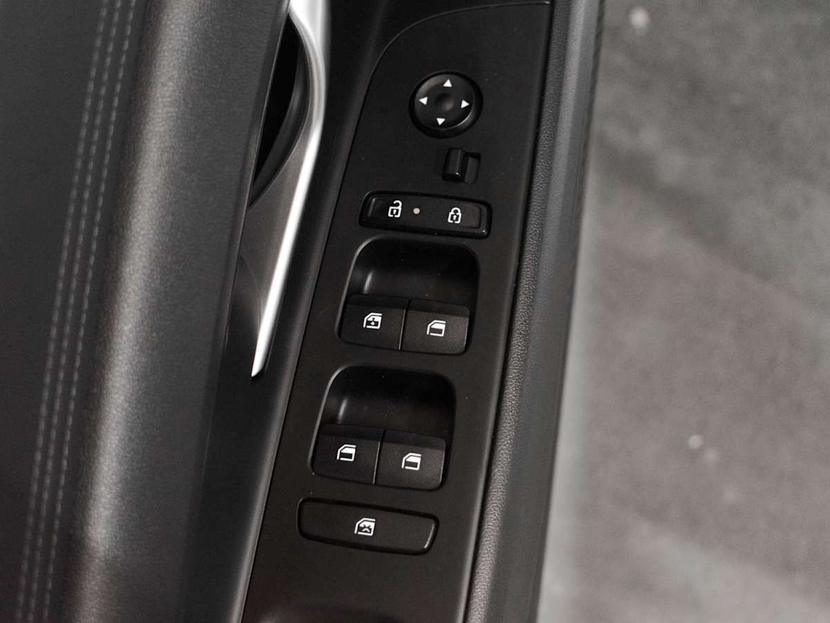 2025 Hyundai Elantra Hybrid Luxury — photo 7