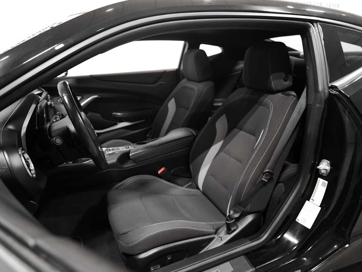2018 Chevrolet Camaro 1LT — photo 8