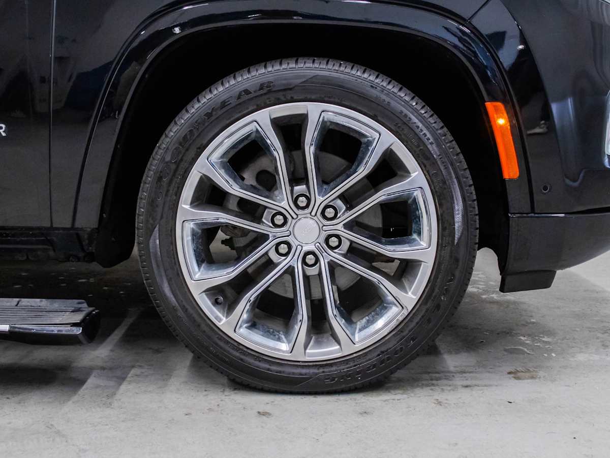 2022 Jeep Grand Wagoneer Series II — photo 5
