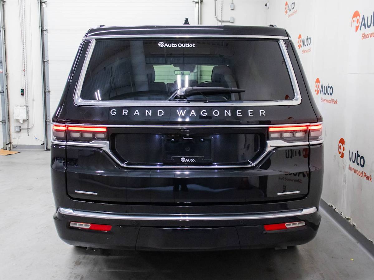 2022 Jeep Grand Wagoneer Series II — photo 8