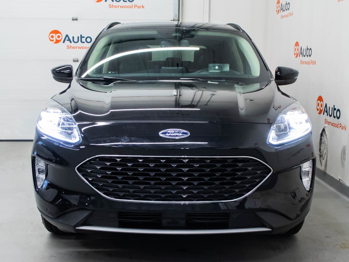 2020 Ford Escape Titanium — photo 2