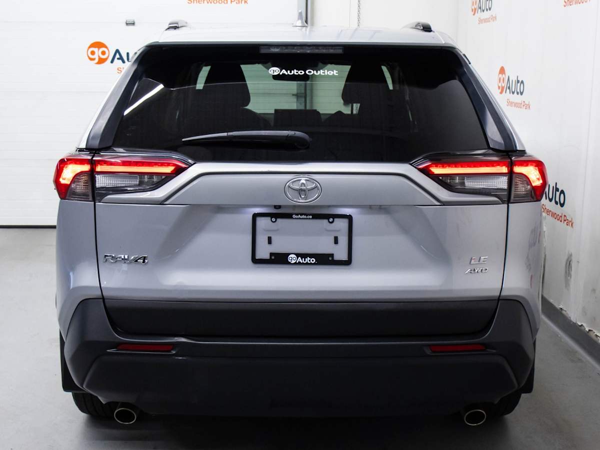 2019 Toyota RAV4 LE — photo 8