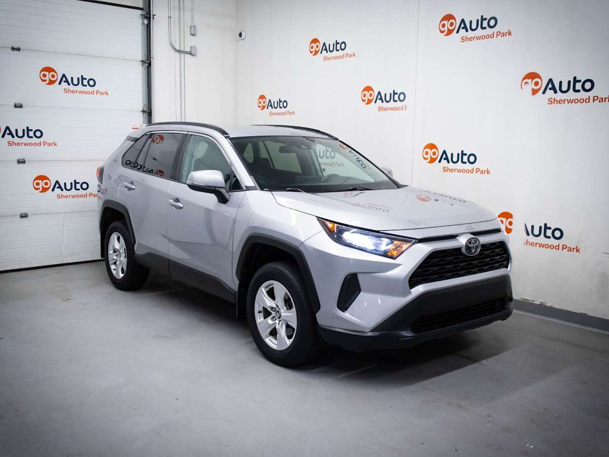 2019 Toyota RAV4 LE — photo 1