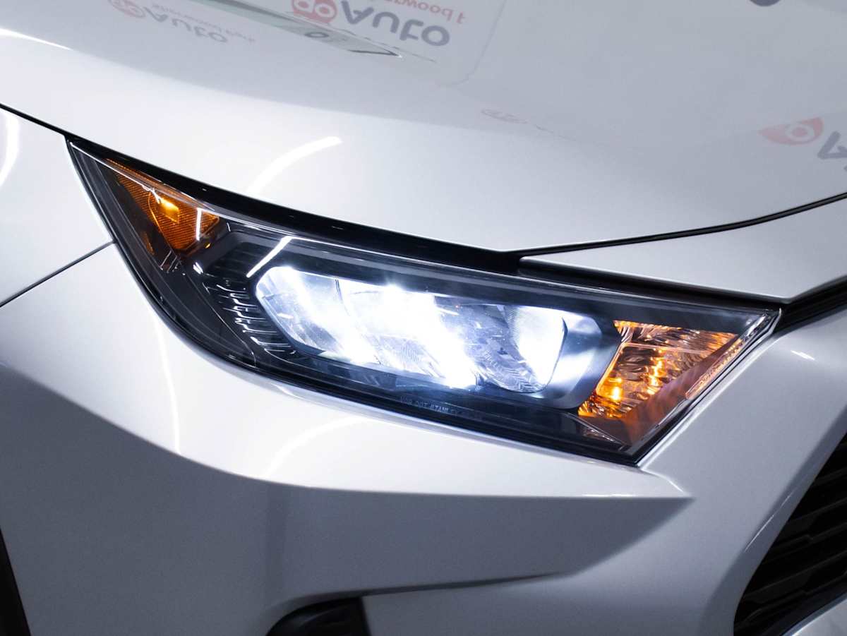 2019 Toyota RAV4 LE — photo 3