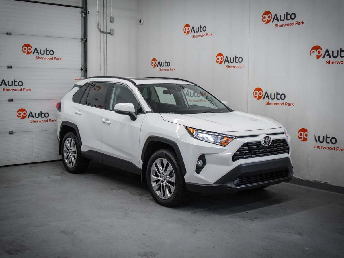 2020 Toyota RAV4 XLE — photo 1