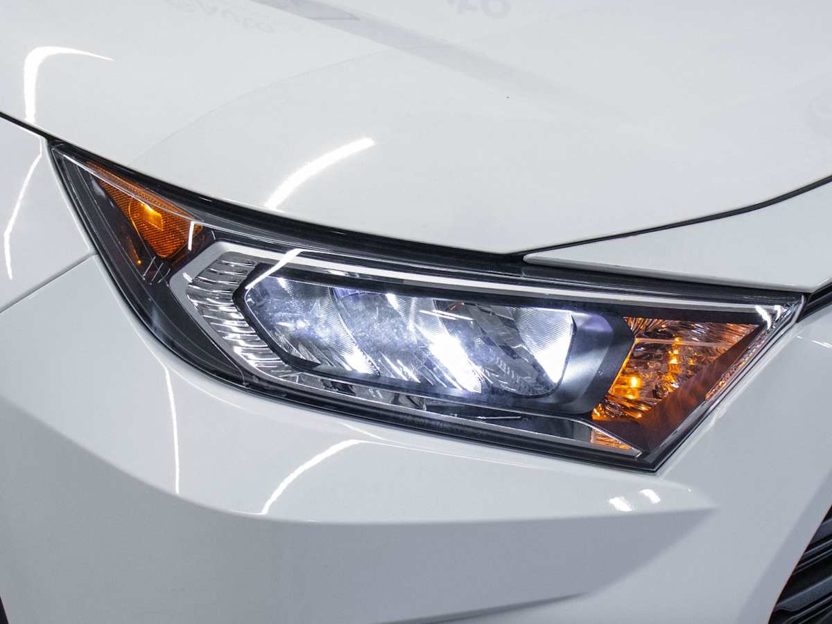 2020 Toyota RAV4 XLE — photo 3
