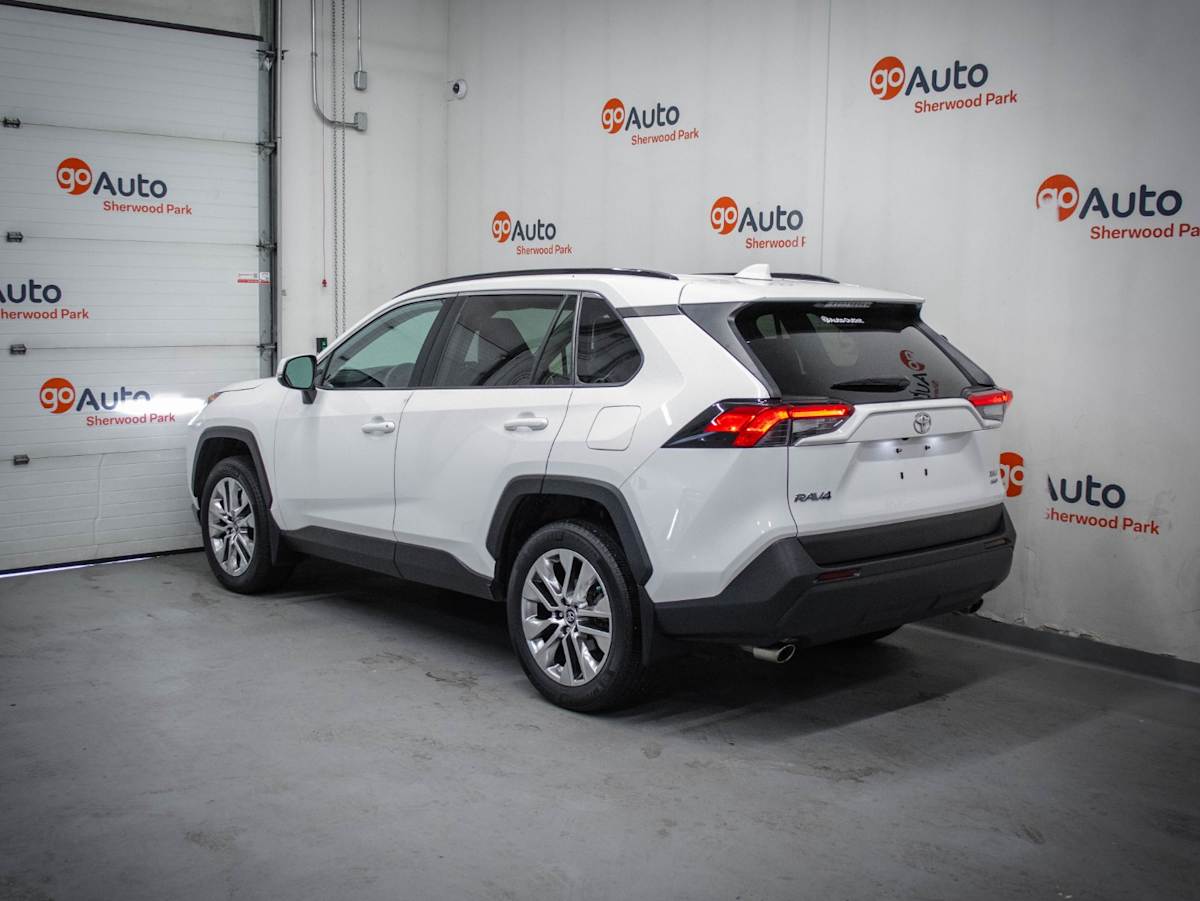 2020 Toyota RAV4 XLE — photo 7