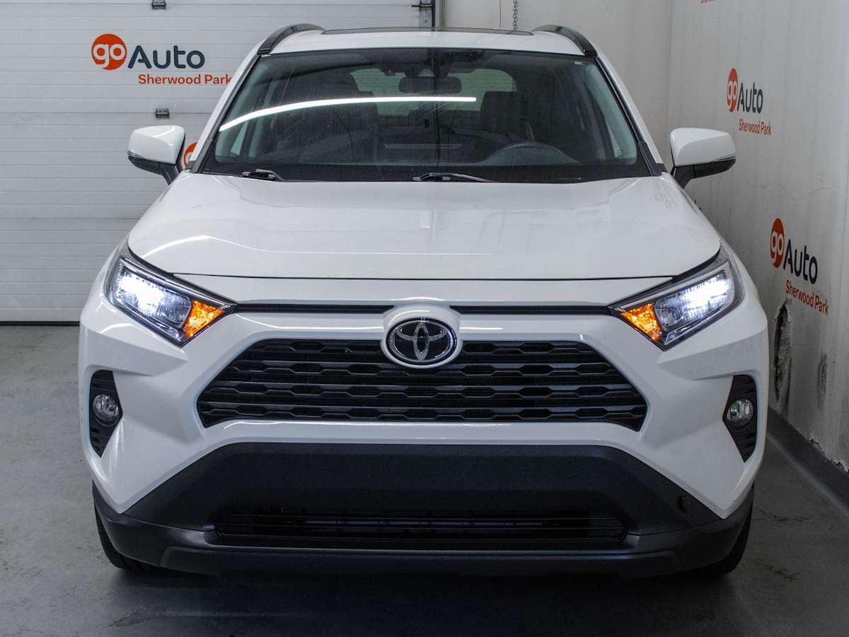 2020 Toyota RAV4 XLE — photo 2