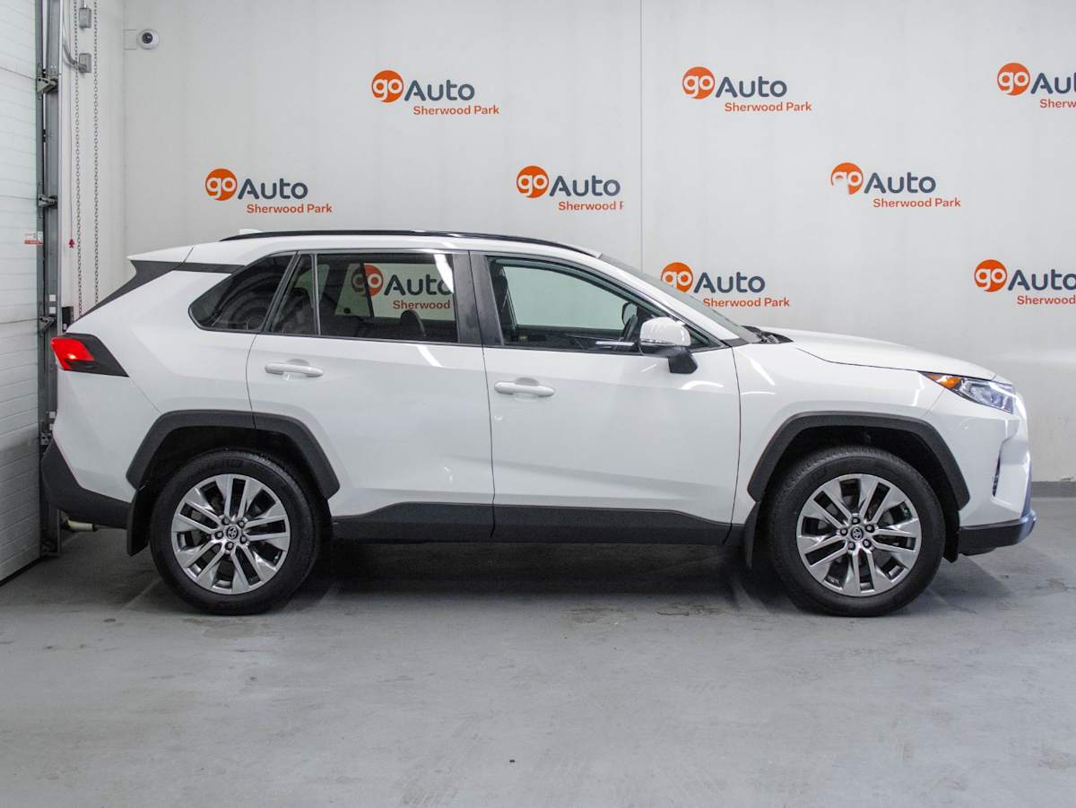 2020 Toyota RAV4 XLE — photo 6