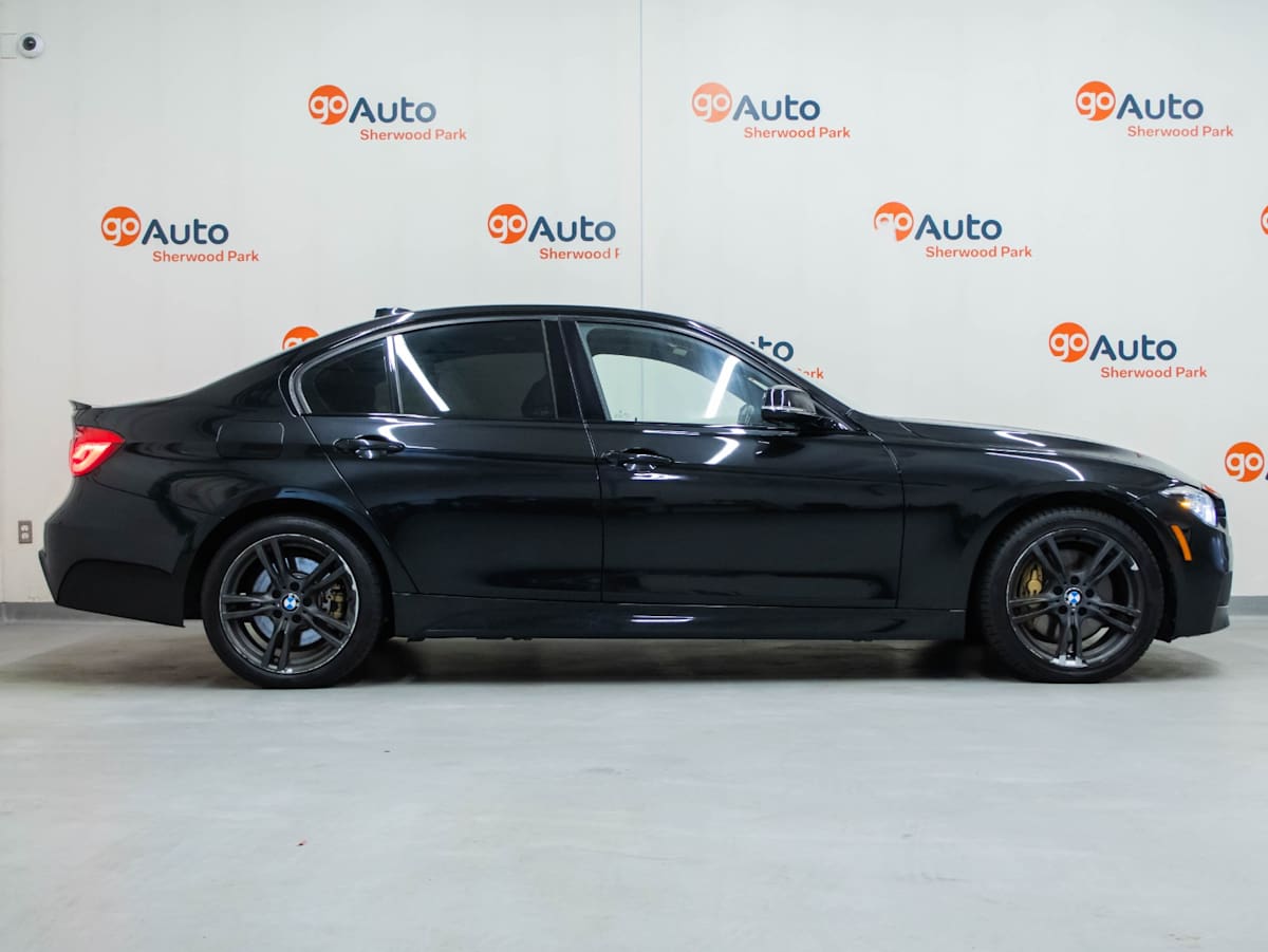 2018 BMW 3 Series 330i xDrive — photo 6