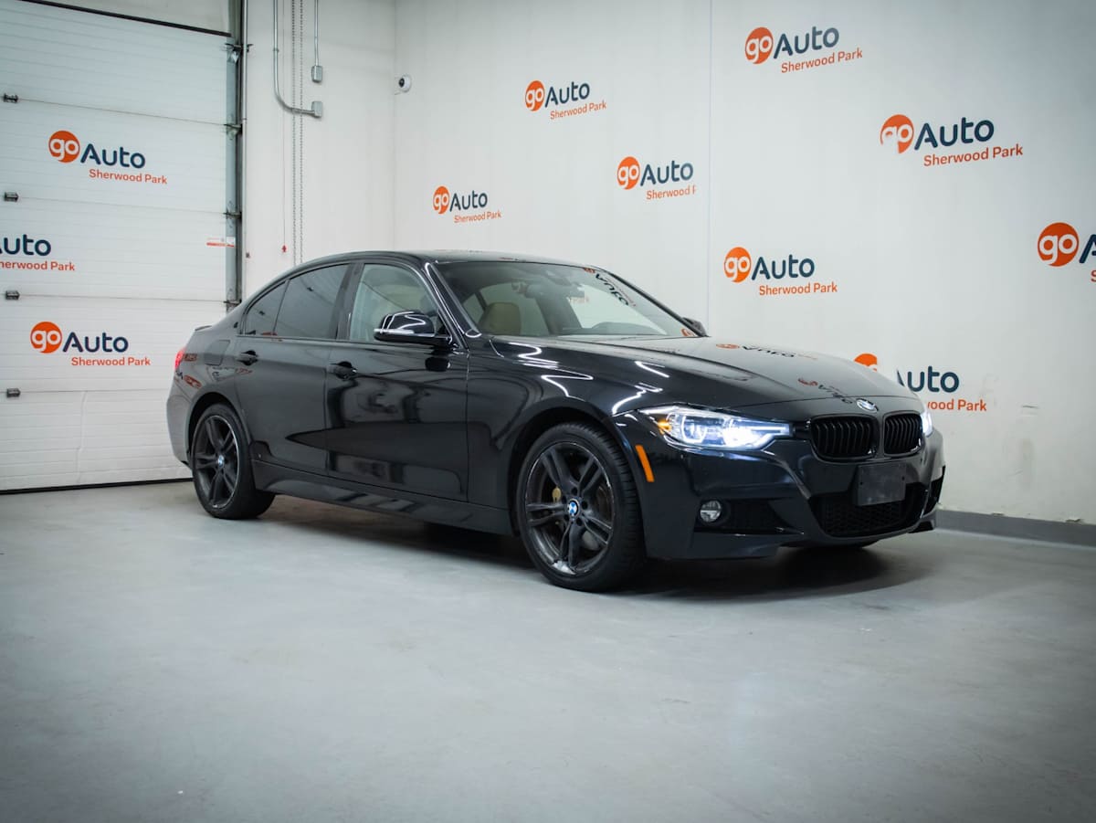 2018 BMW 3 Series 330i xDrive — photo 1