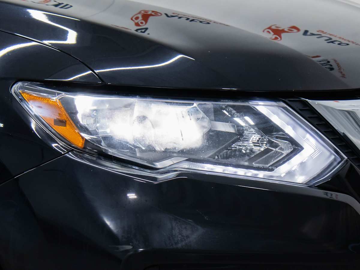 2019 Nissan Rogue SV — photo 3