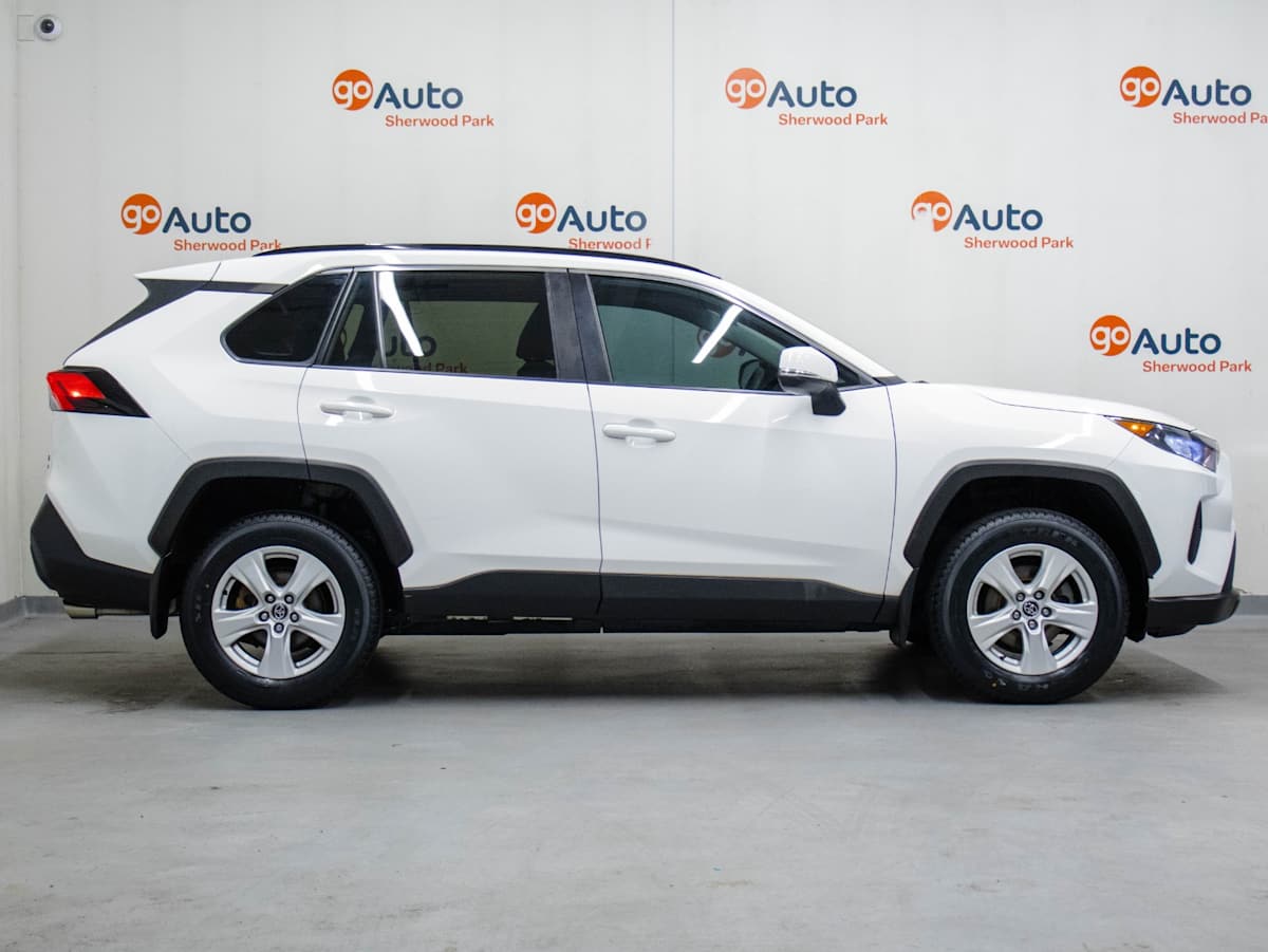 2019 Toyota RAV4 LE — photo 6