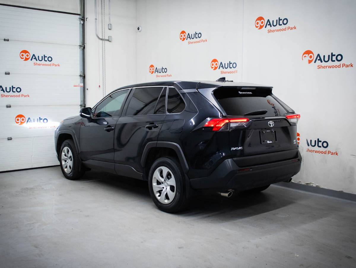 2022 Toyota RAV4 LE — photo 7