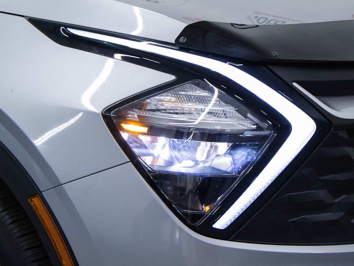 2025 Kia Sportage LX — photo 3