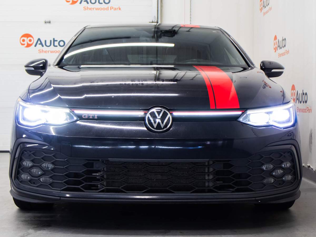 2022 Volkswagen Golf GTI Performance — photo 2