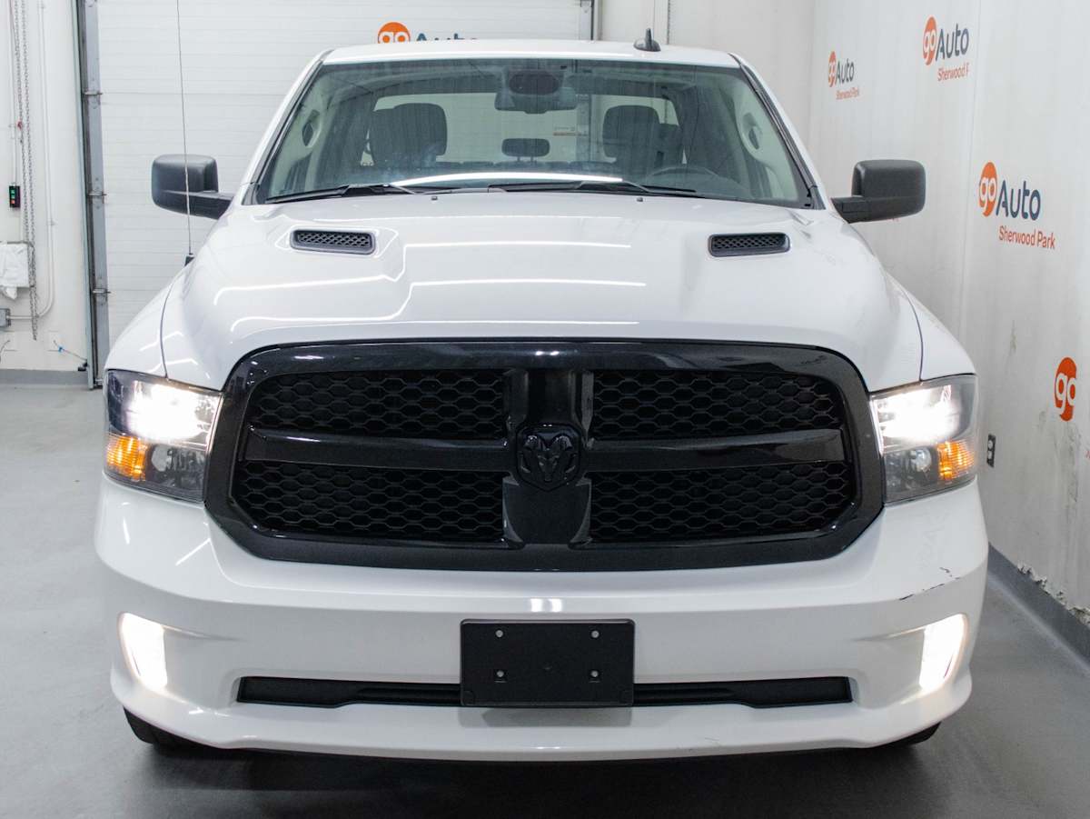 2022 Ram 1500 Classic Express — photo 2