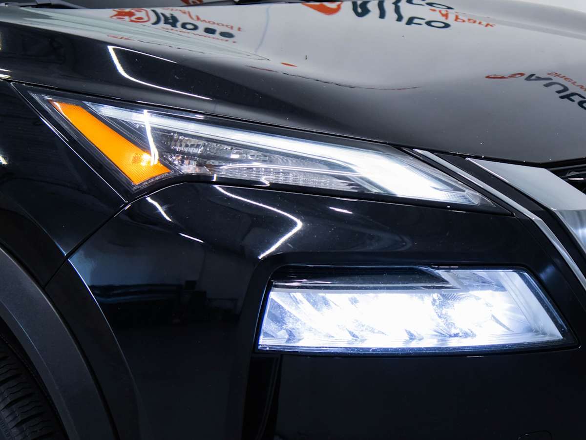 2021 Nissan Rogue SV — photo 3