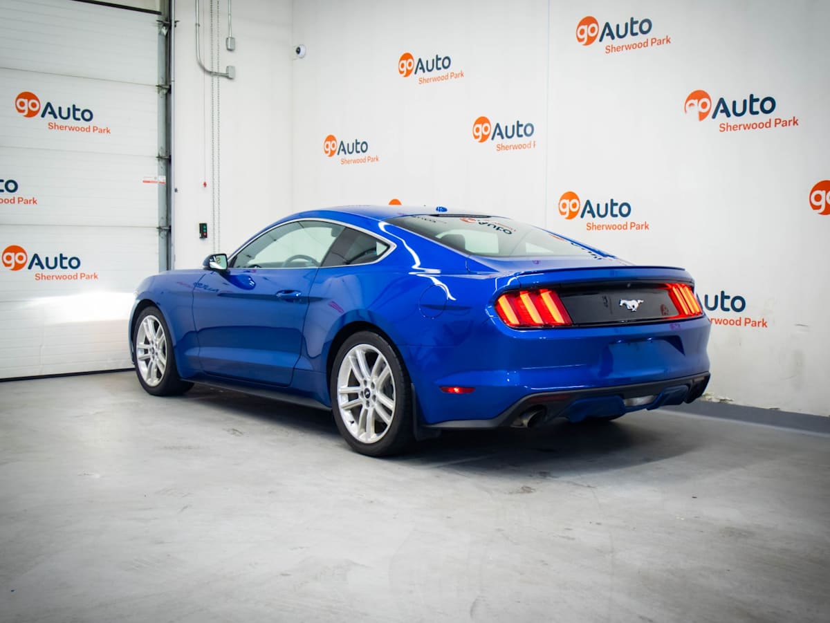 2017 Ford Mustang EcoBoost Premium — photo 7
