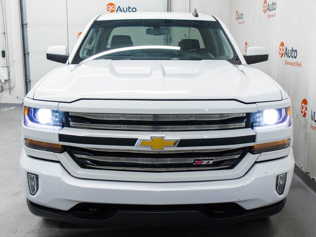 2019 Chevrolet Silverado 1500 LD LT — photo 2