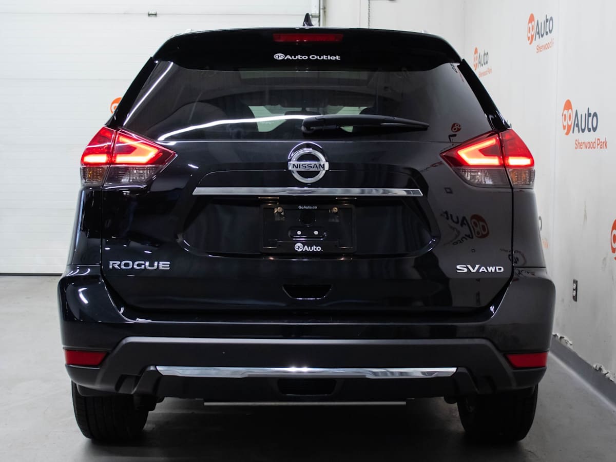 2017 Nissan Rogue SV — photo 8