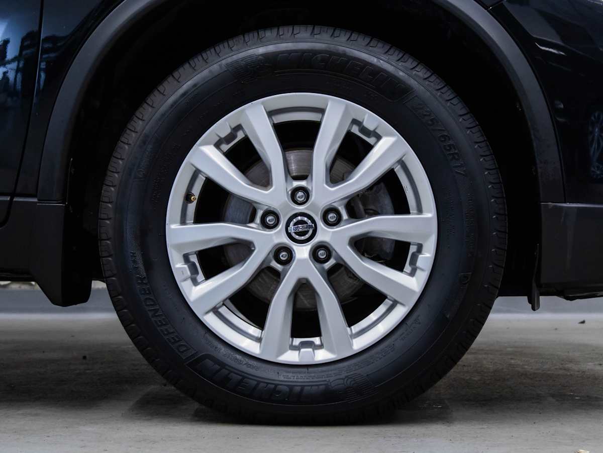 2017 Nissan Rogue SV — photo 5