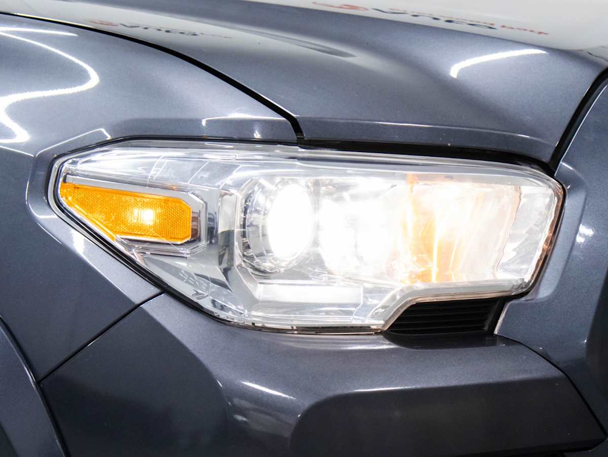 2020 Toyota Tacoma 4x4 Double Cab Auto — photo 3