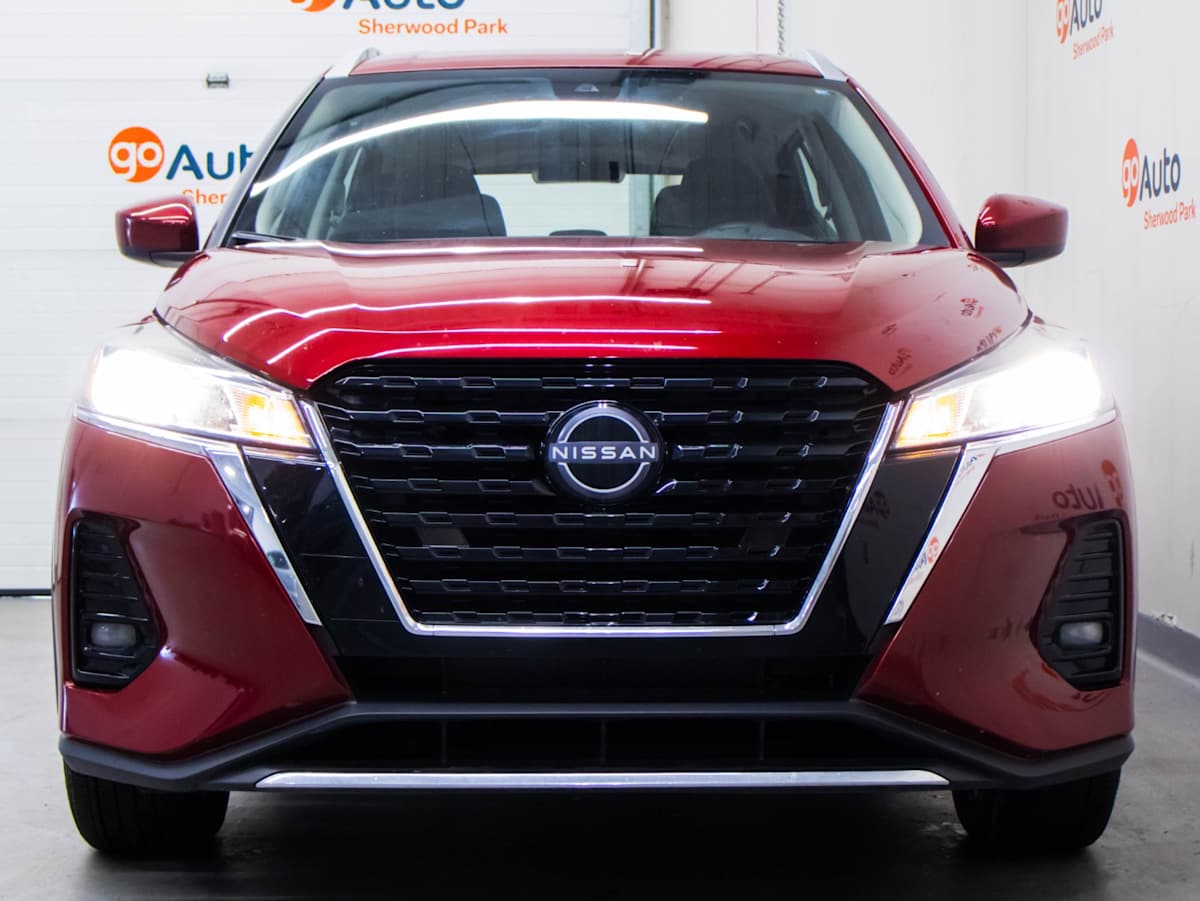 2025 Nissan Kicks Play SV — photo 2