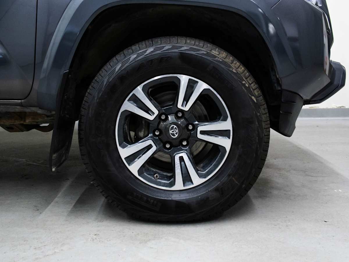 2017 Toyota Tacoma TRD Sport — photo 5