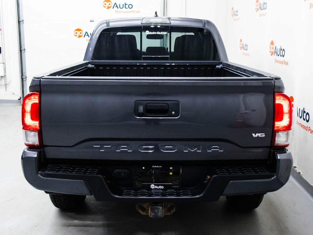 2017 Toyota Tacoma TRD Sport — photo 8