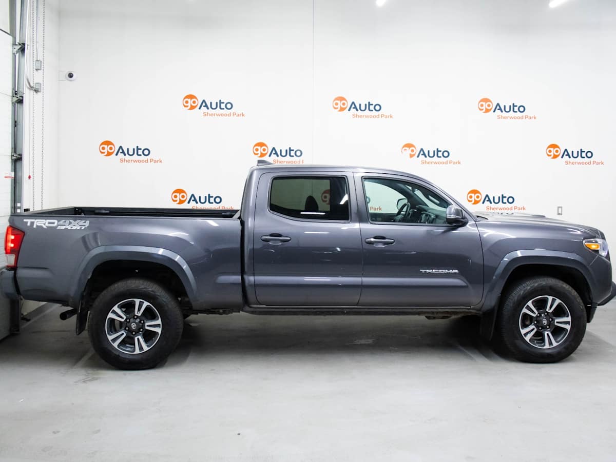 2017 Toyota Tacoma TRD Sport — photo 6