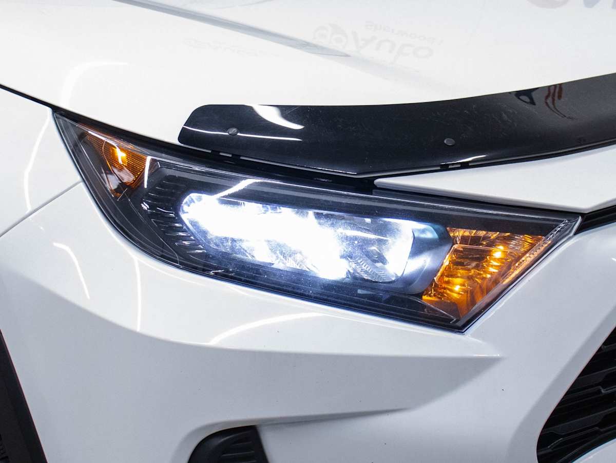 2022 Toyota RAV4 Hybrid LE — photo 3