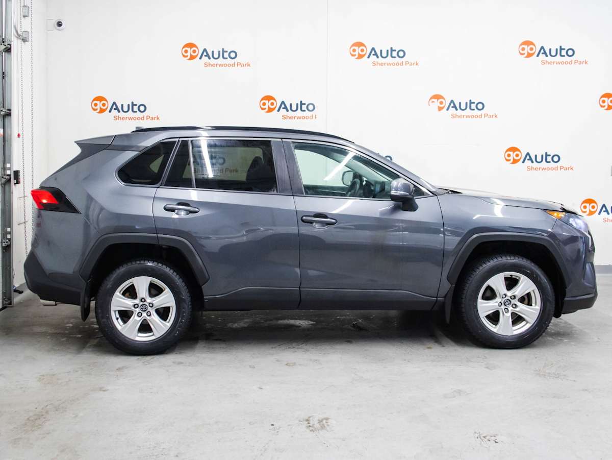 2019 Toyota RAV4 LE — photo 6