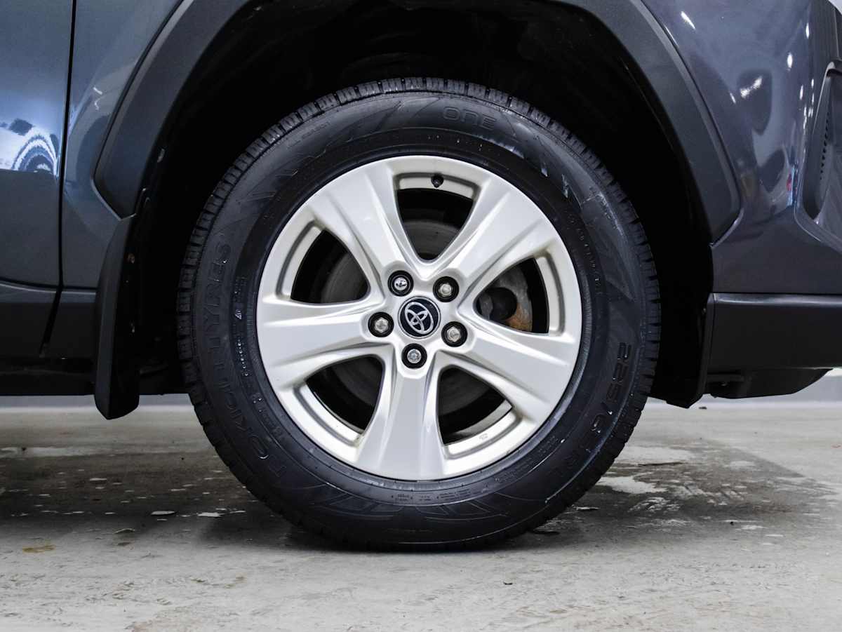 2019 Toyota RAV4 LE — photo 5