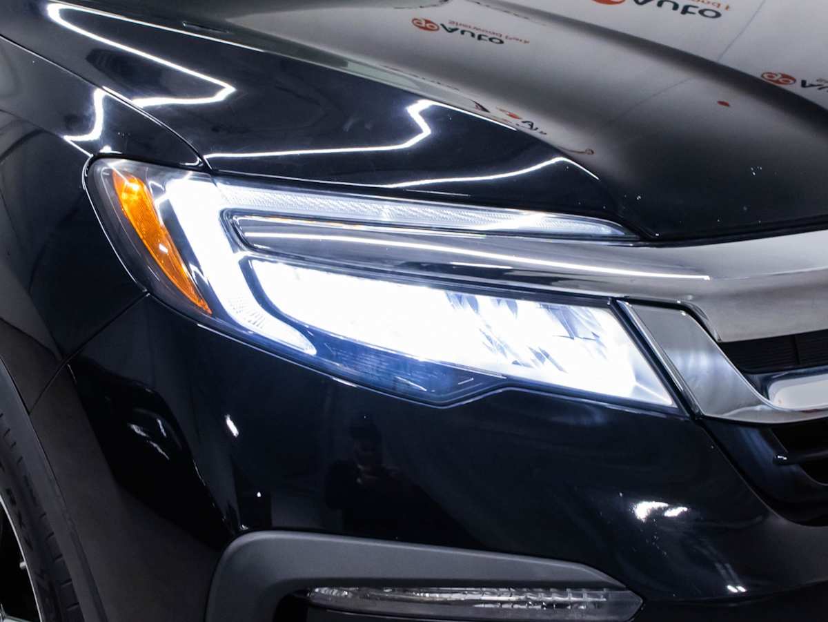 2021 Honda Pilot Touring 8-Passenger — photo 3