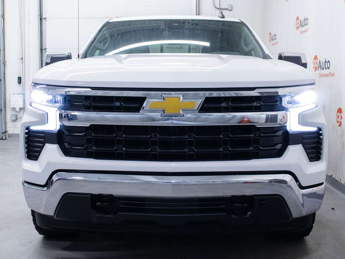 2024 Chevrolet Silverado 1500 LT — photo 2