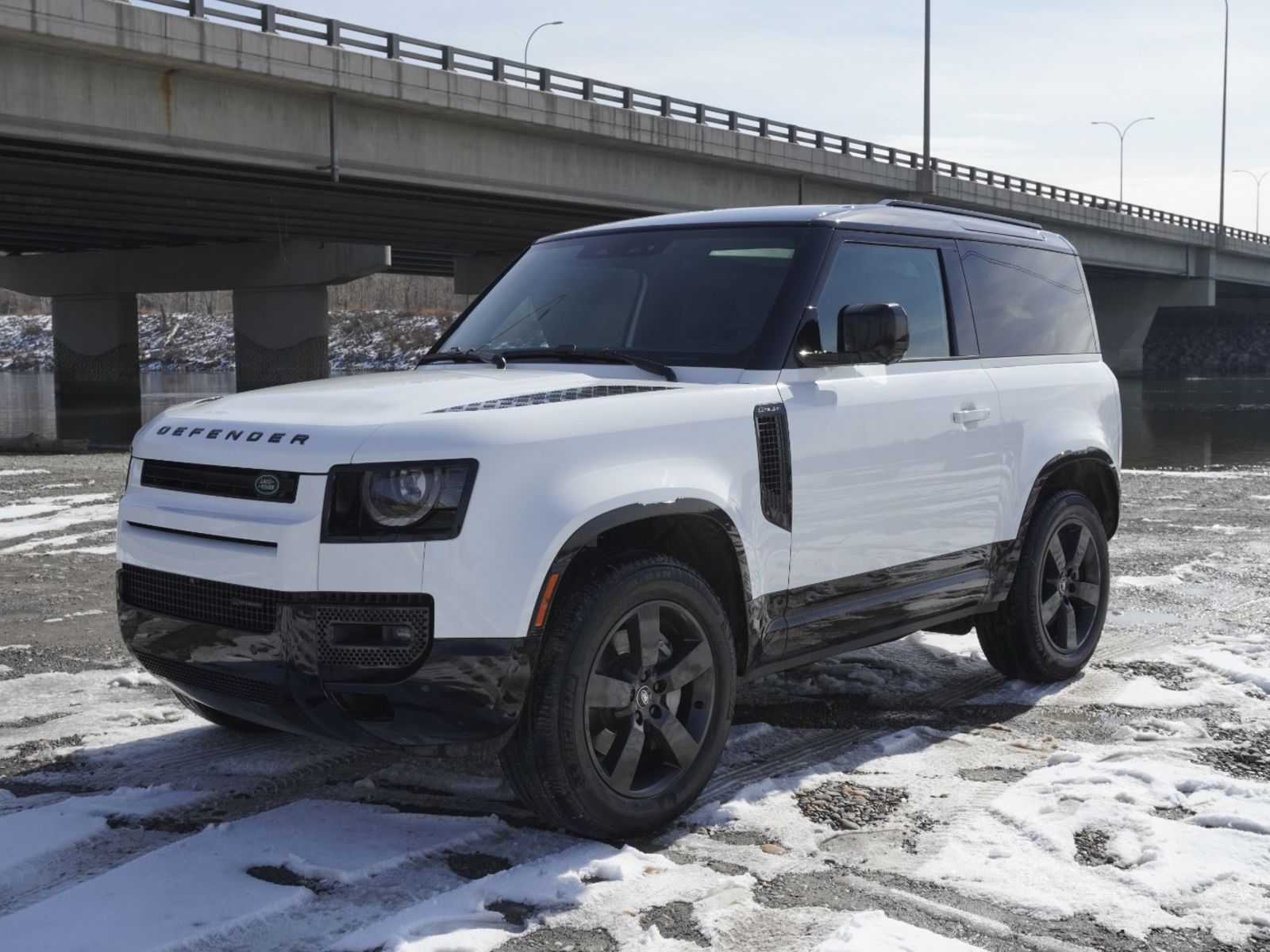 2023 Land Rover Defender 90 X-Dynamic SE AWD