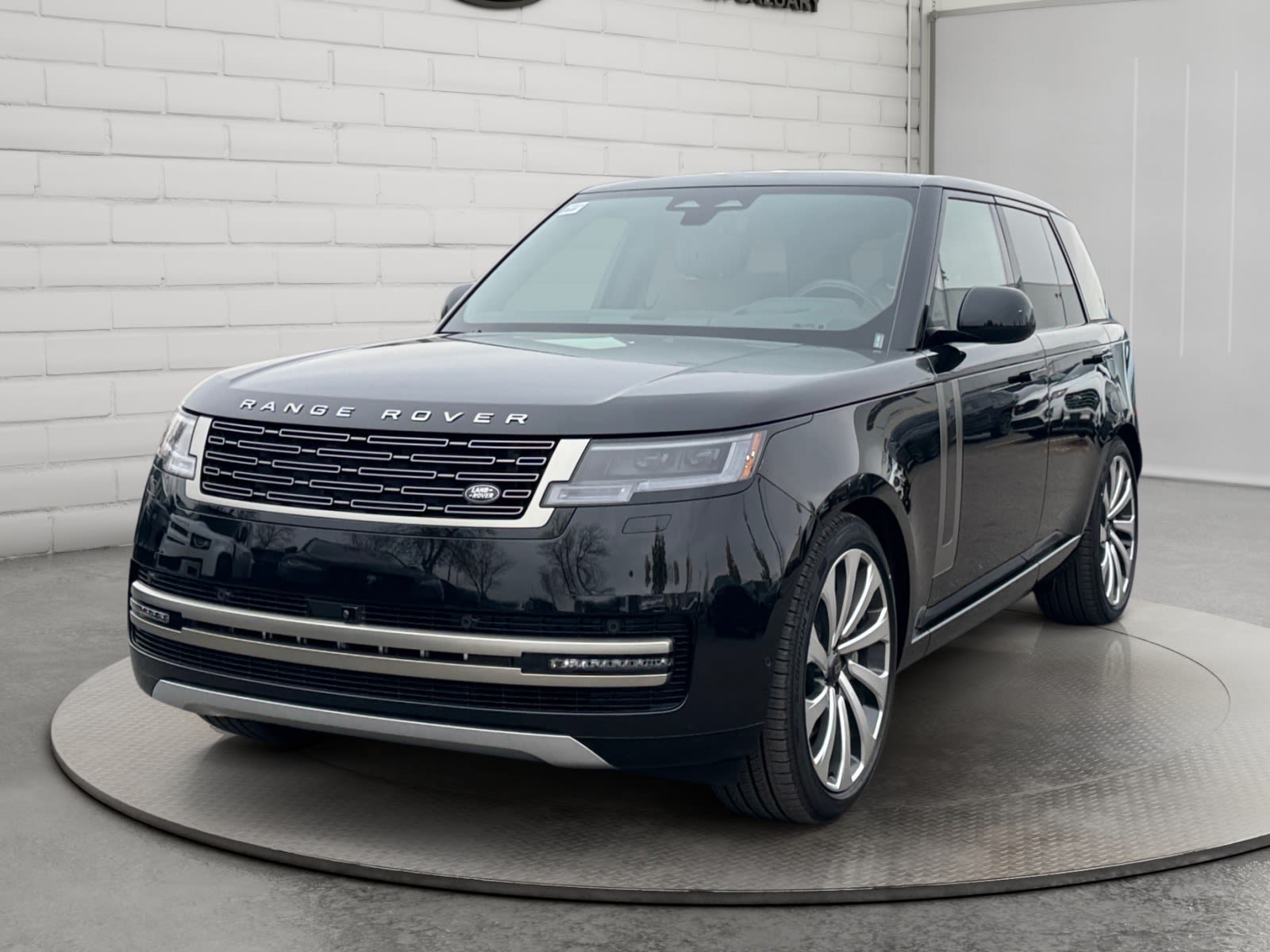  2027 Land Rover Range Rover P530 SE AWD   