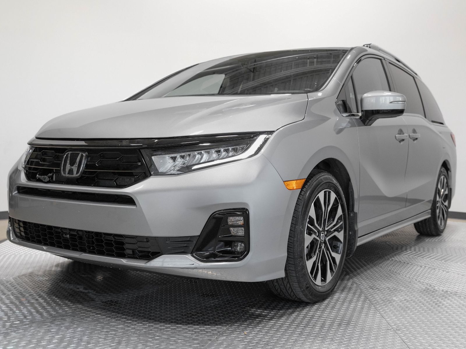 2025 Honda Odyssey Touring FWD
