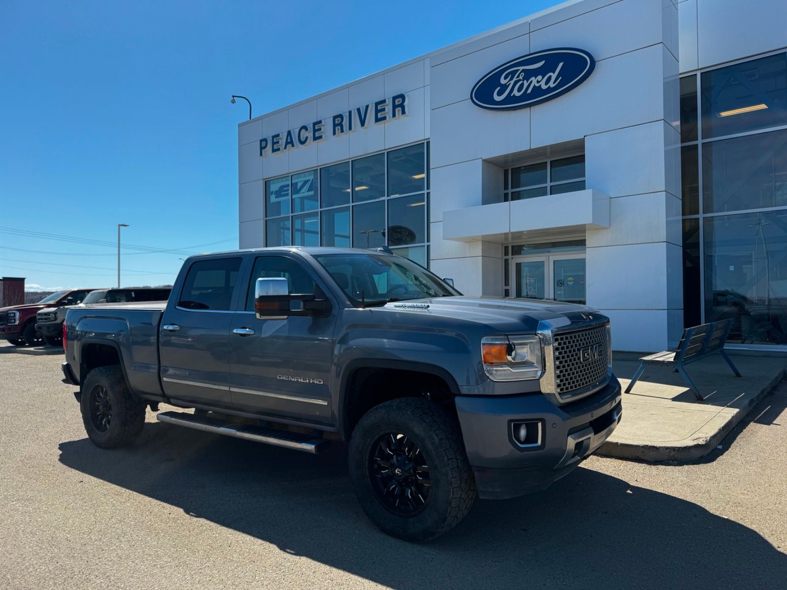  2016 GMC Sierra 2500HD Denali Crew Cab SB 4WD Pickup Truck Four-Wheel Drive 6-Speed Automatic