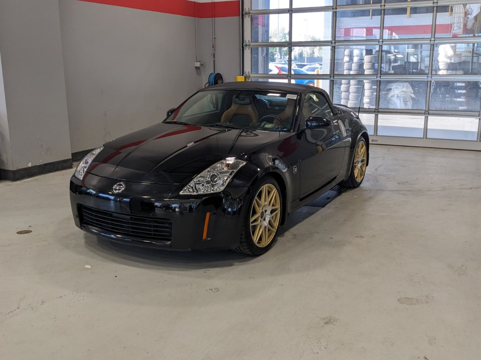  2004 Nissan 350Z Coupe Rear-Wheel Drive 6-Speed Manual